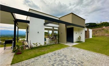 Hermosa casa con una vista espectacular hacia el valle de Risaralda.