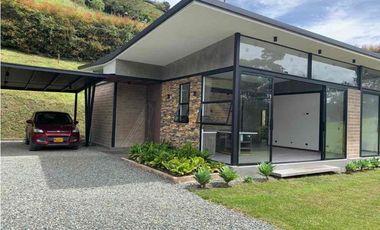 Espectacular casa finca moderna en venta en el retiro