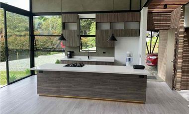 Espectacular casa finca moderna en venta en el retiro