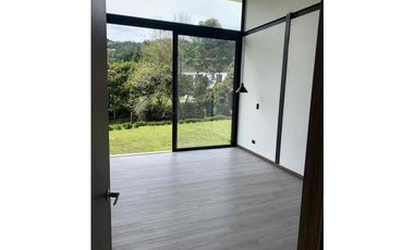 Espectacular casa finca moderna en venta en el retiro