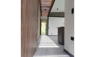 Espectacular casa finca moderna en venta en el retiro