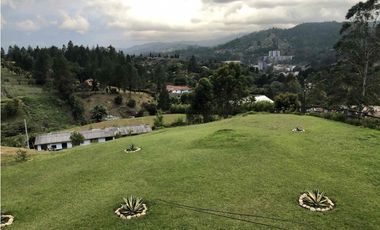 Finca con hermosa vista a tan solo unos minutos del centro del municipio cadi urbana.