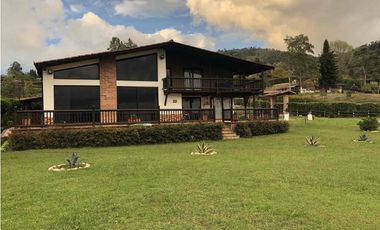 Finca con hermosa vista a tan solo unos minutos del centro del municipio cadi urbana.