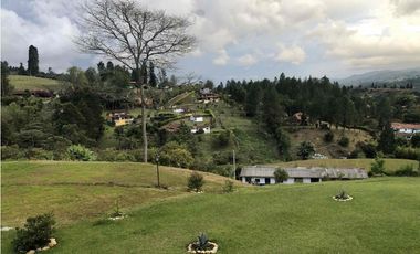Finca con hermosa vista a tan solo unos minutos del centro del municipio cadi urbana.
