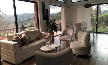 Finca con hermosa vista a tan solo unos minutos del centro del municipio cadi urbana.