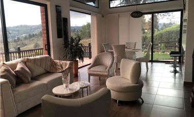 Finca con hermosa vista a tan solo unos minutos del centro del municipio cadi urbana.