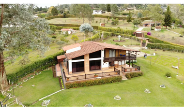 Finca con hermosa vista a tan solo unos minutos del centro del municipio cadi urbana.