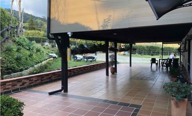 Finca con hermosa vista a tan solo unos minutos del centro del municipio cadi urbana.