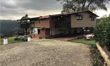 Finca con hermosa vista a tan solo unos minutos del centro del municipio cadi urbana.