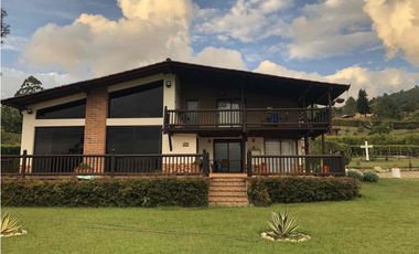 Finca con hermosa vista a tan solo unos minutos del centro del municipio cadi urbana.