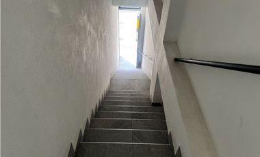 Se vende local bodega en la ceja 2do y 3er piso  frente entrada plaza