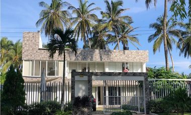 FASCINANTE Y CÓMODA CASA DE PLAYA EN VENTA A 200 metros del Mar.Tubara