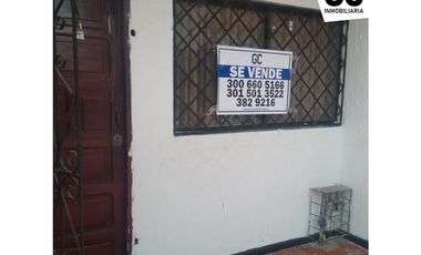 se vende casa dividida en 2 apartamentos - Soledad 2000