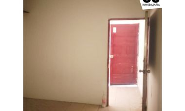 se vende casa dividida en 2 apartamentos - Soledad 2000