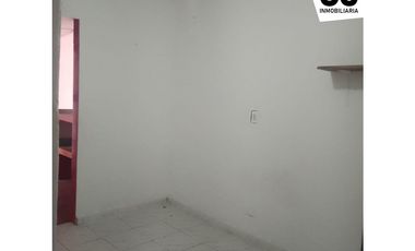 se vende casa dividida en 2 apartamentos - Soledad 2000