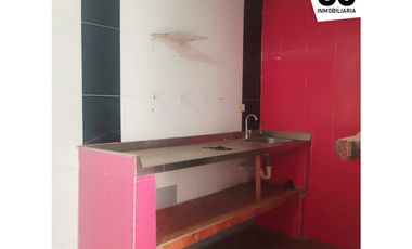 se vende casa dividida en 2 apartamentos - Soledad 2000