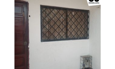 se vende casa dividida en 2 apartamentos - Soledad 2000