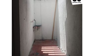 se vende casa dividida en 2 apartamentos - Soledad 2000