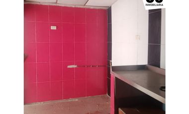 se vende casa dividida en 2 apartamentos - Soledad 2000