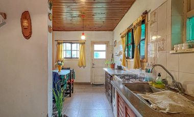 VENTA CASA 3 AMBIENTES JARDIN COCHERA