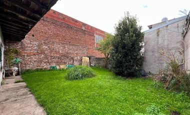 VENTA CASA 3 AMBIENTES JARDIN COCHERA