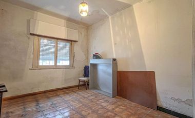 VENTA CASA 3 AMBIENTES JARDIN COCHERA