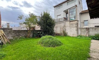 VENTA CASA 3 AMBIENTES JARDIN COCHERA