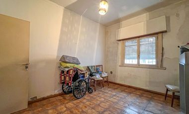 VENTA CASA 3 AMBIENTES JARDIN COCHERA