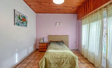 VENTA CASA 3 AMBIENTES JARDIN COCHERA