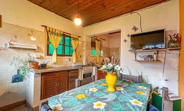 VENTA CASA 3 AMBIENTES JARDIN COCHERA