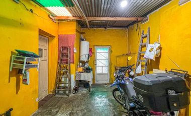 VENTA CASA 3 AMBIENTES JARDIN COCHERA