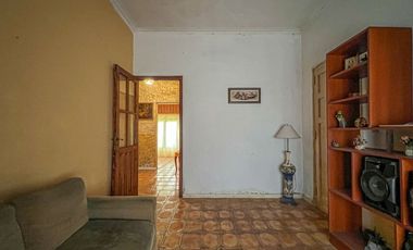 VENTA CASA 3 AMBIENTES JARDIN COCHERA
