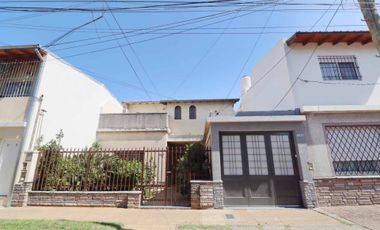Venta Deposito Garage con Casa Multifamiliar