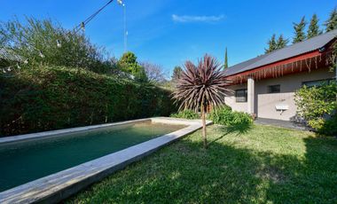 CASA EN VENTA LA PLATA ETCHEVERRY 3 DORMITORIOS