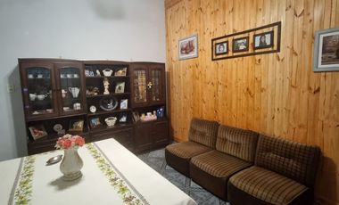 CASA 3 AMBIENTES CON COCHERA PATIO SARANDI VENTA