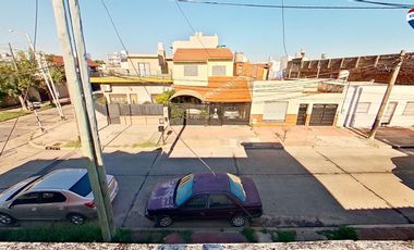 CASA 3 AMBIENTES CON COCHERA PATIO SARANDI VENTA
