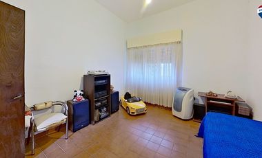 CASA 3 AMBIENTES CON COCHERA PATIO SARANDI VENTA