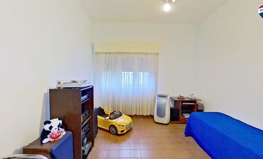 CASA 3 AMBIENTES CON COCHERA PATIO SARANDI VENTA