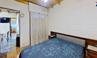 CASA 3 AMBIENTES CON COCHERA PATIO SARANDI VENTA