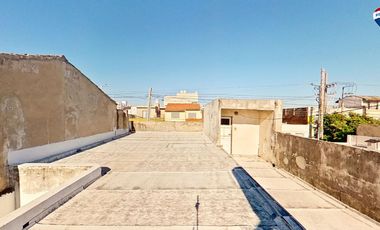 CASA 3 AMBIENTES CON COCHERA PATIO SARANDI VENTA