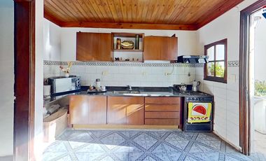 CASA 3 AMBIENTES CON COCHERA PATIO SARANDI VENTA