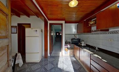 CASA 3 AMBIENTES CON COCHERA PATIO SARANDI VENTA