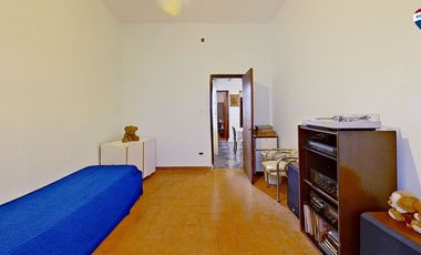 CASA 3 AMBIENTES CON COCHERA PATIO SARANDI VENTA