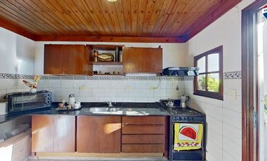 CASA 3 AMBIENTES CON COCHERA PATIO SARANDI VENTA