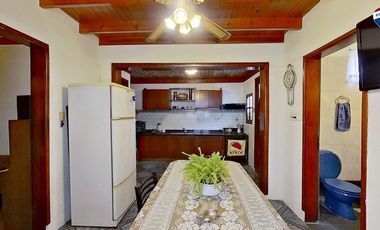 CASA 3 AMBIENTES CON COCHERA PATIO SARANDI VENTA