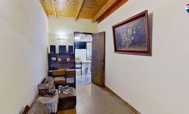 CASA 3 AMBIENTES CON COCHERA PATIO SARANDI VENTA