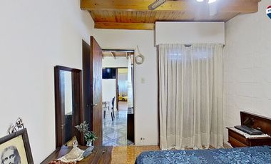 CASA 3 AMBIENTES CON COCHERA PATIO SARANDI VENTA