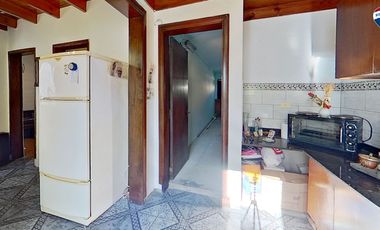 CASA 3 AMBIENTES CON COCHERA PATIO SARANDI VENTA