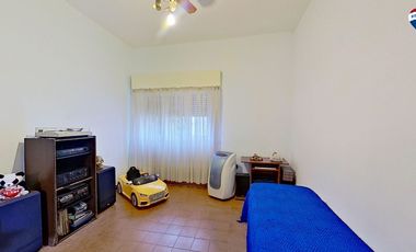 CASA 3 AMBIENTES CON COCHERA PATIO SARANDI VENTA