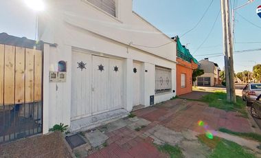 CASA 3 AMBIENTES CON COCHERA PATIO SARANDI VENTA